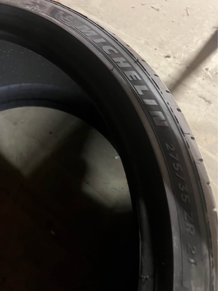 275/35/21 Michelin Pilot Sport All Season 4 - High Tread - photo 2