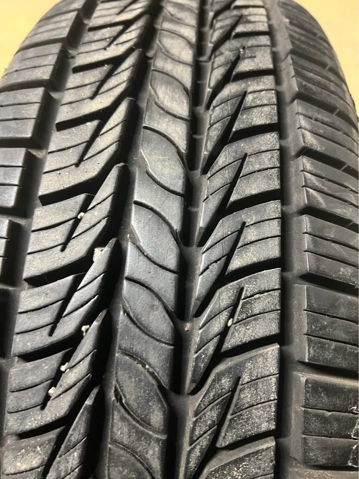 215/65/16 Used Single Tire for Altima - Lots of Tread - photo 2