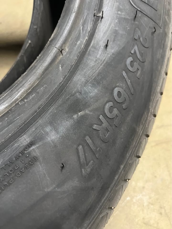 Single Michelin 225/65/17 All Season Tire - photo 2
