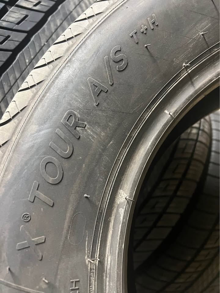 Single Michelin 225/65/17 All Season Tire - photo 4