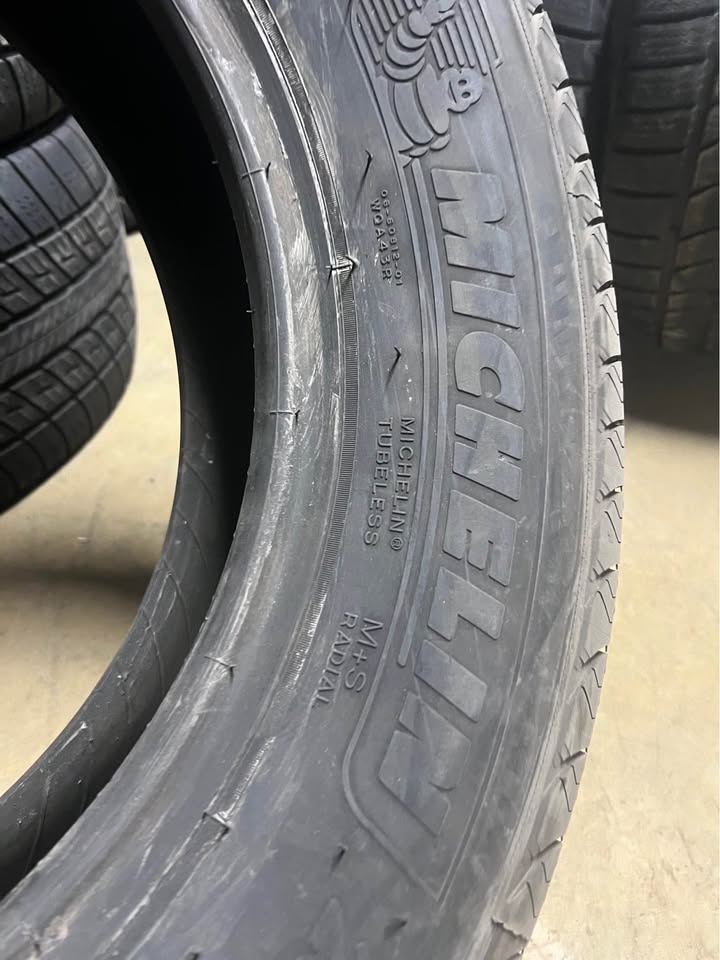 Single Michelin 225/65/17 All Season Tire - photo 5