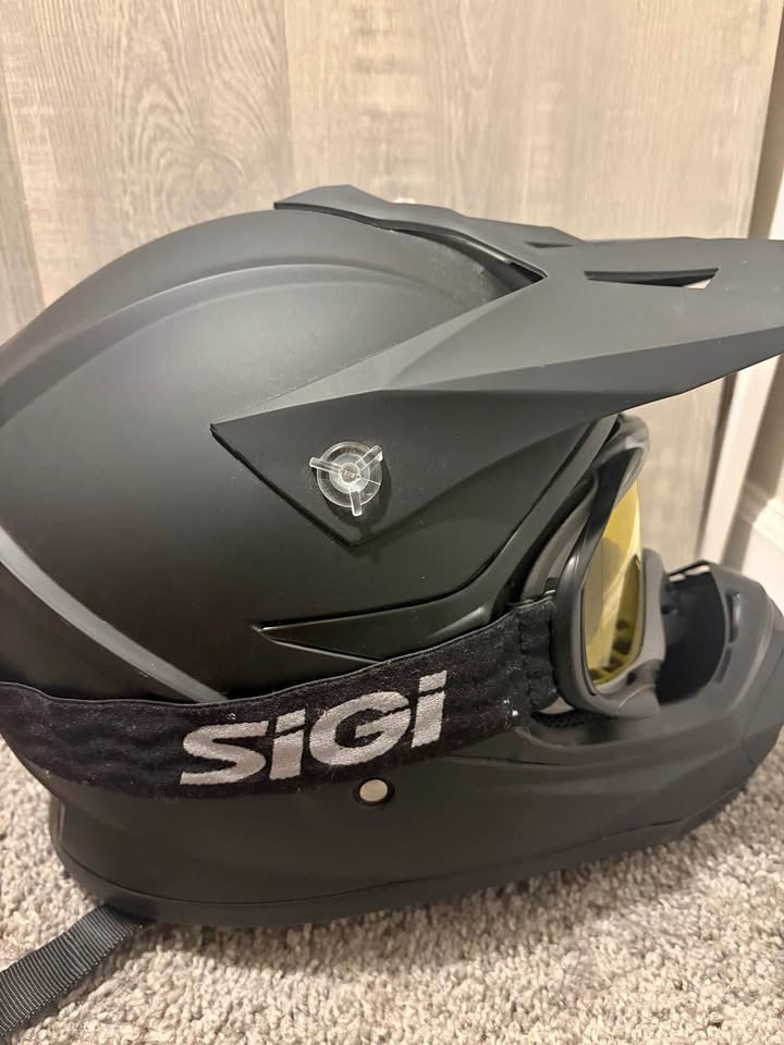 ILM 128S Motorcycle Motocross Helmet w/ Quick Release Matte Blac