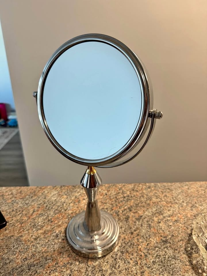 Double sided magnifying mirror