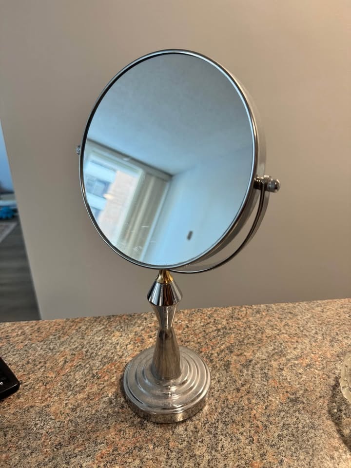 Double sided magnifying mirror - photo 2