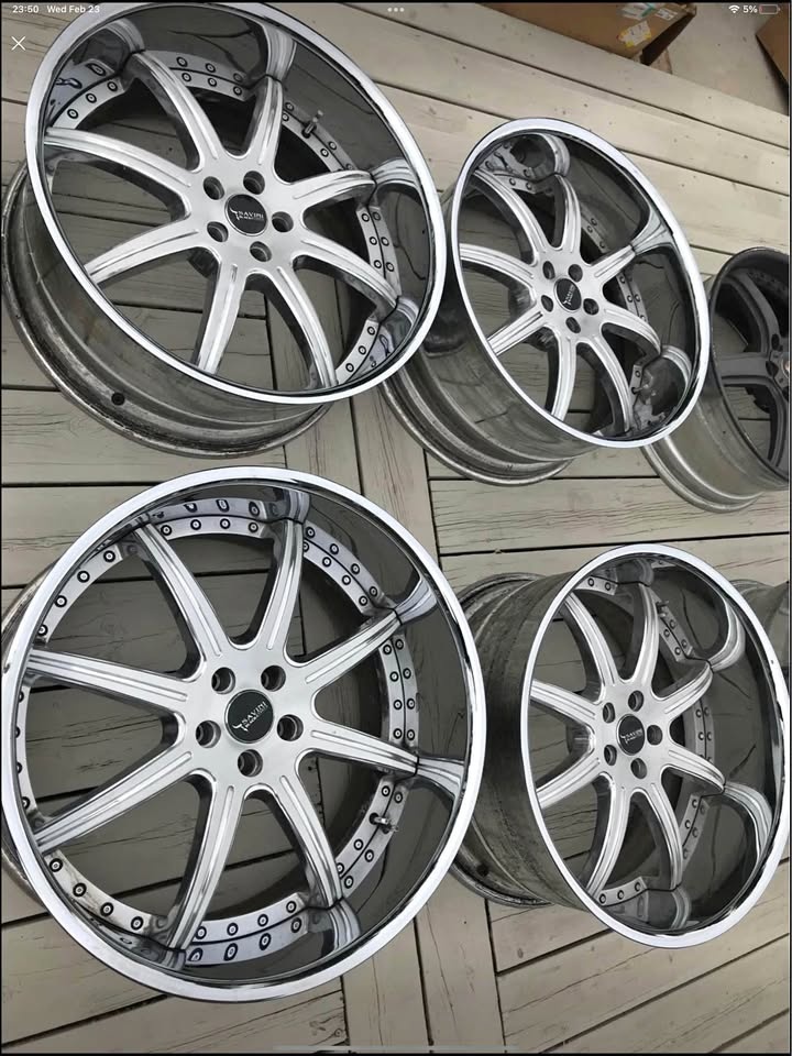 22” Savini 3-Piece Wheels (5x115) Aggressive Offset