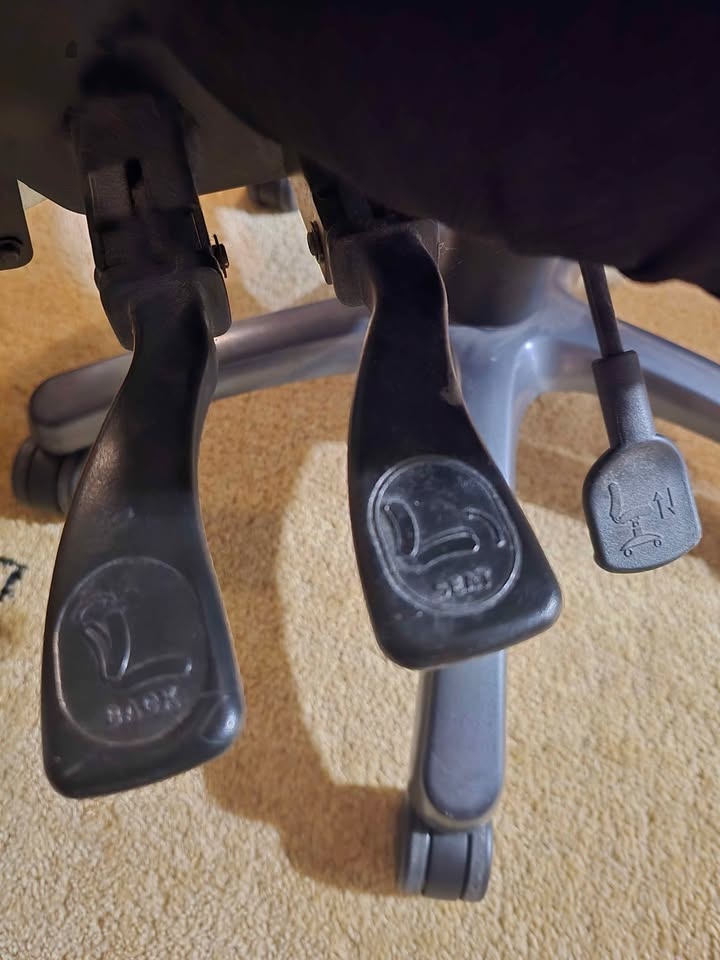 $50 Black Office Chairs - photo 3