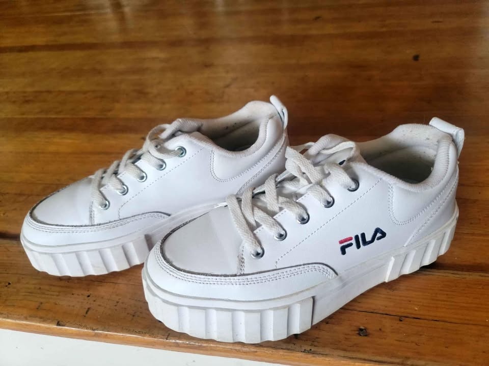 $35 Fila White Shoes size 6 or 36 1/2 - photo 3