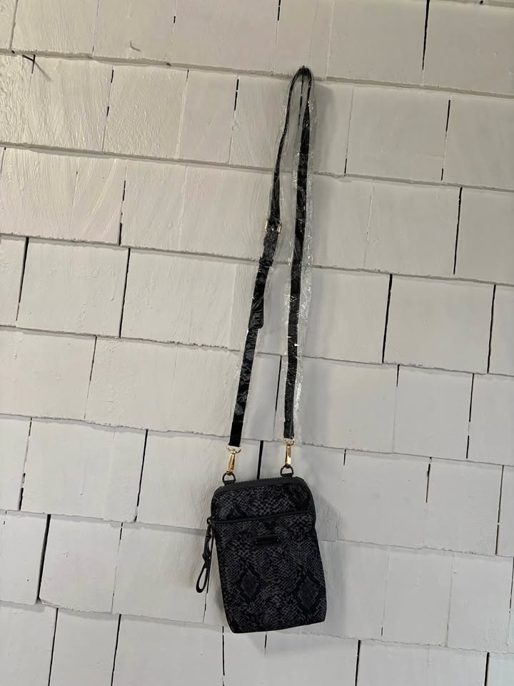 New Baggallini Crossbody Wallet