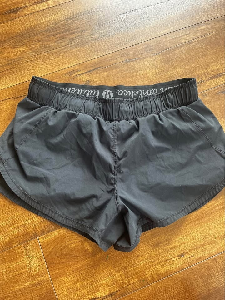 Lululemon Women's Shorts Size 6 - photo 2