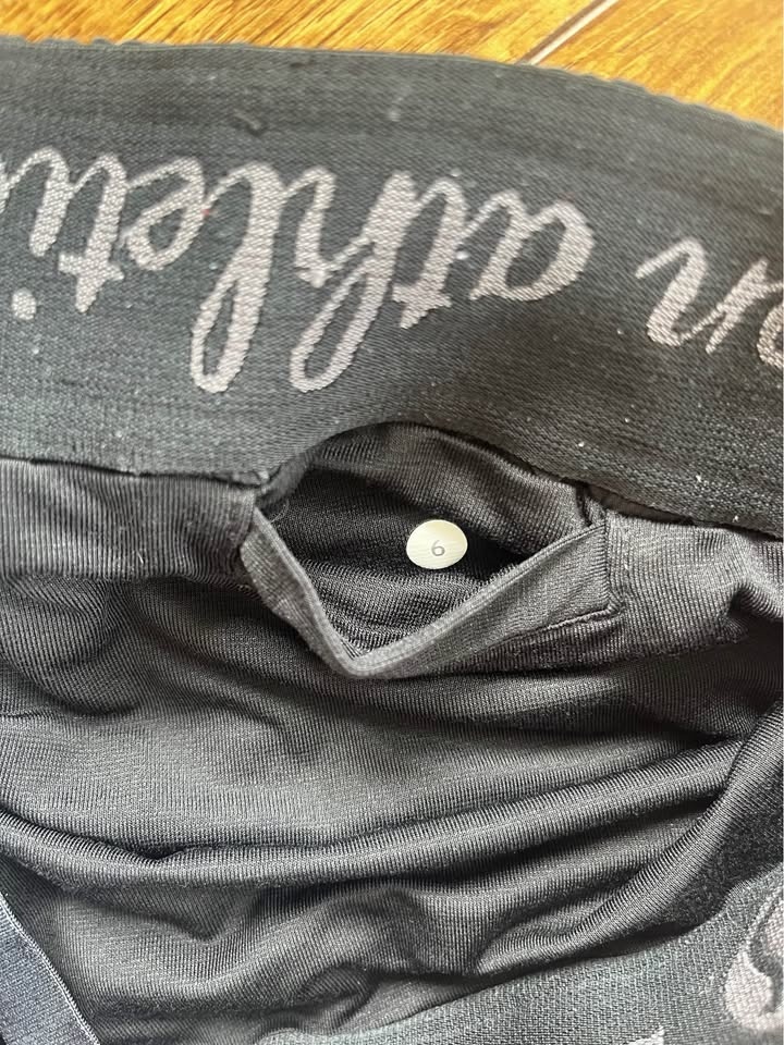 Lululemon Women's Shorts Size 6 - photo 3