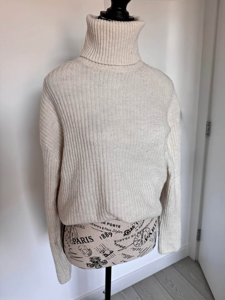 H&M Cream Ribbed Turtleneck Sweater XS