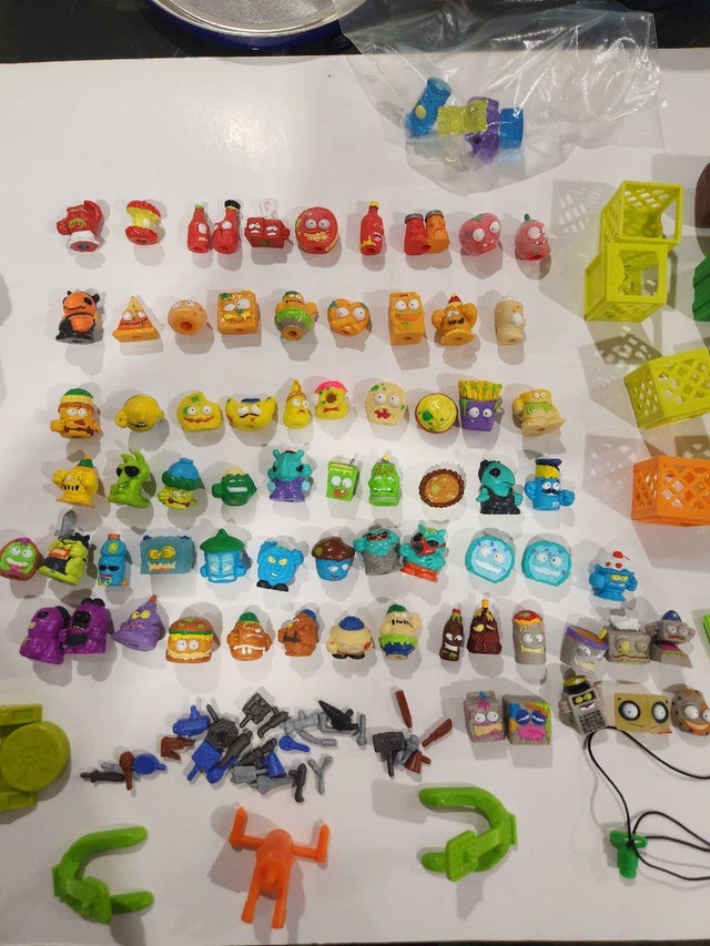 Grossery Gang Huge Lot – 74 Figures, Garbage Truck, Crates & Acc - photo 2