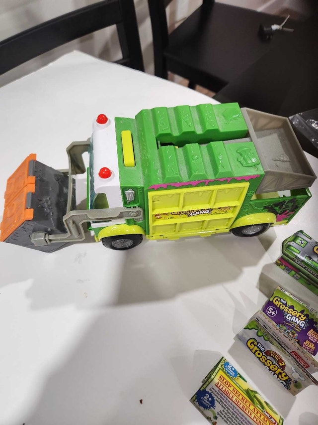 Grossery Gang Huge Lot – 74 Figures, Garbage Truck, Crates & Acc - photo 3