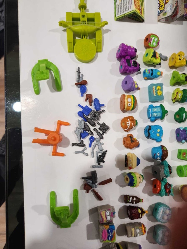 Grossery Gang Huge Lot – 74 Figures, Garbage Truck, Crates & Acc - photo 4