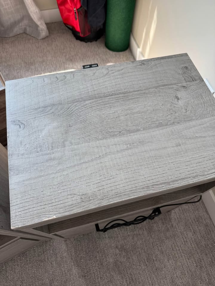 Dresser and two nightstands - photo 4