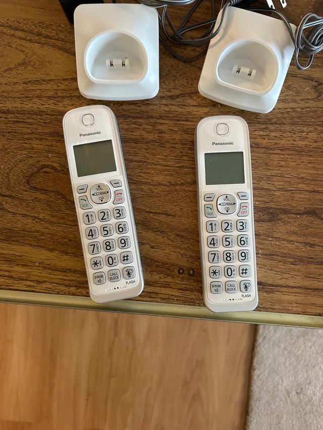 Panasonic Cordless Home Phone - 3 Handsets - photo 2