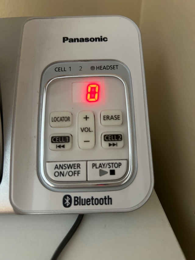 Panasonic Cordless Home Phone - 3 Handsets - photo 4