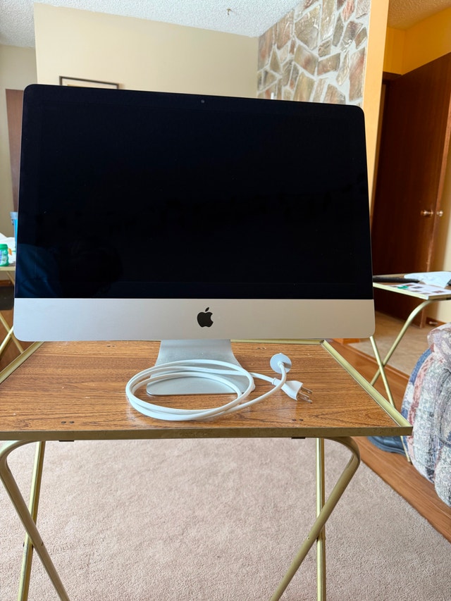 Apple iMac 21.5” Desktop Computer