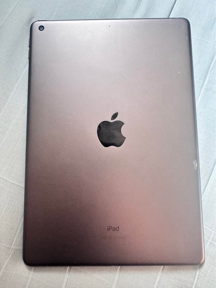 iPad 8th Gen 128GB - photo 3