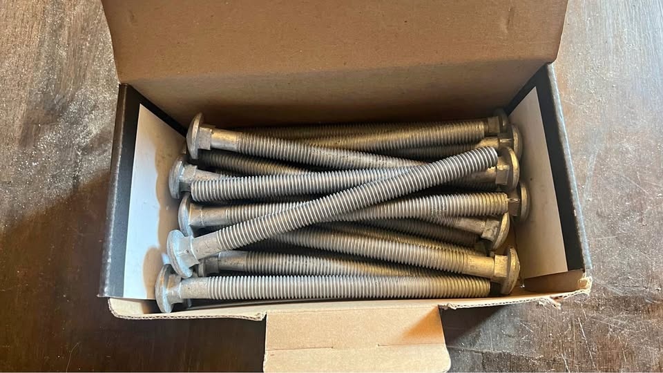 New Galvanized Carriage Bolts & Other Fasteners
