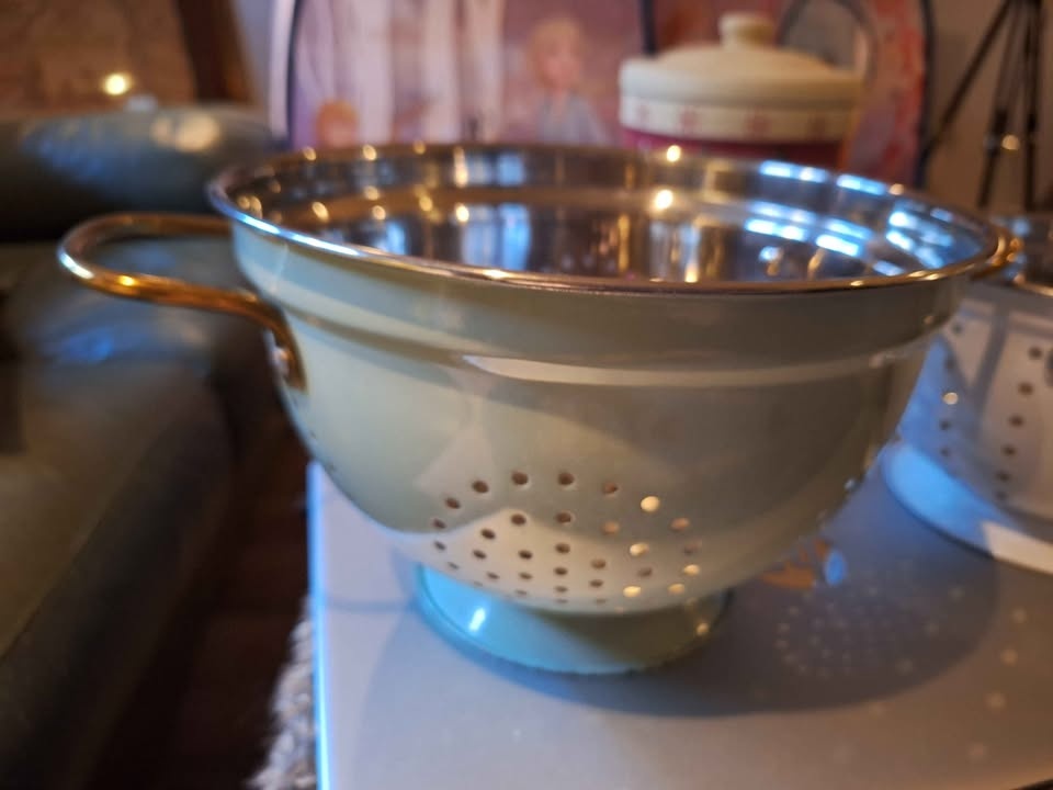 Stainless Steel and Enamel Colanders - photo 2