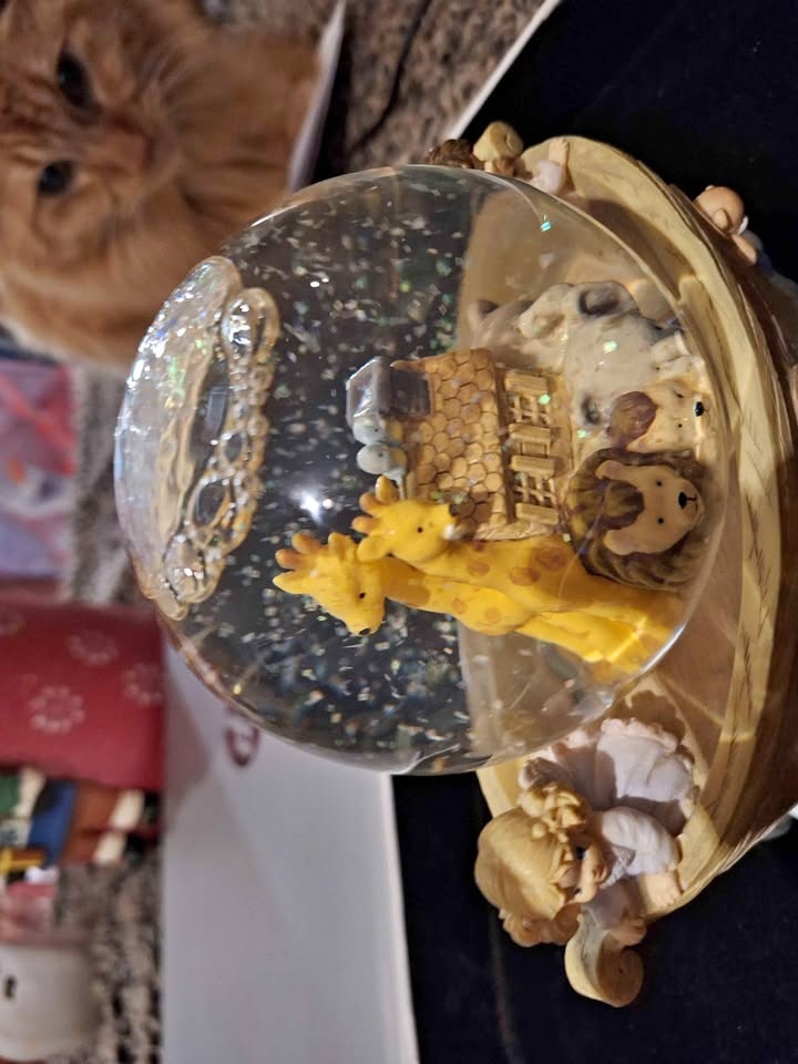 Noah's Ark Children's Snowglobe - Musical