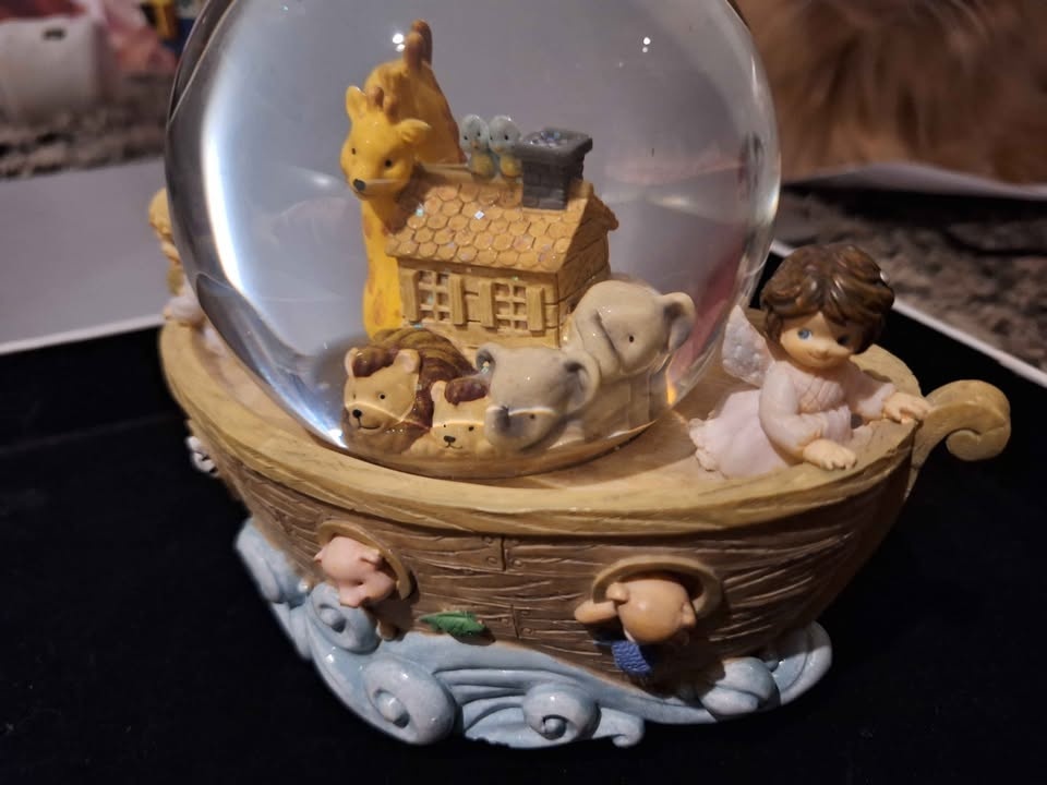 Noah's Ark Children's Snowglobe - Musical - photo 3
