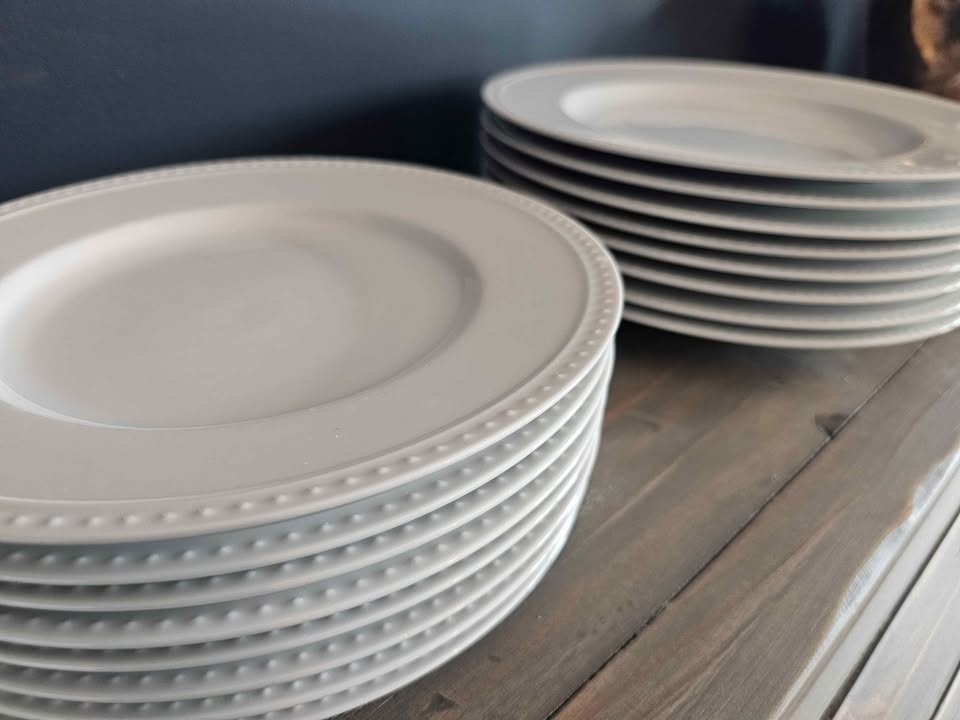 Set of 20 Crate & Barrel "Stacatto" Dinnerware - photo 2