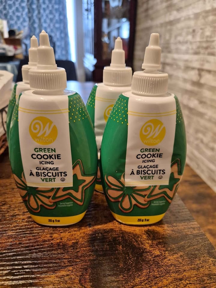 Brand New 4 Bottles Green Cookie Icing
