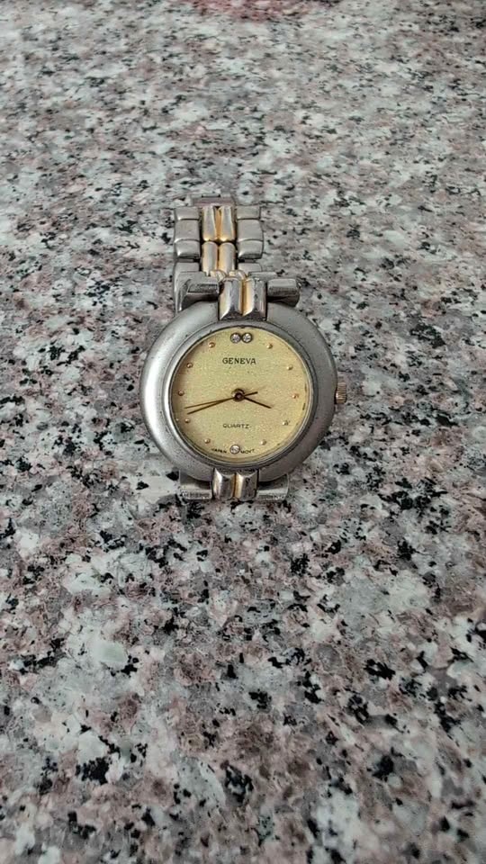 Ladies watch. Quartz.