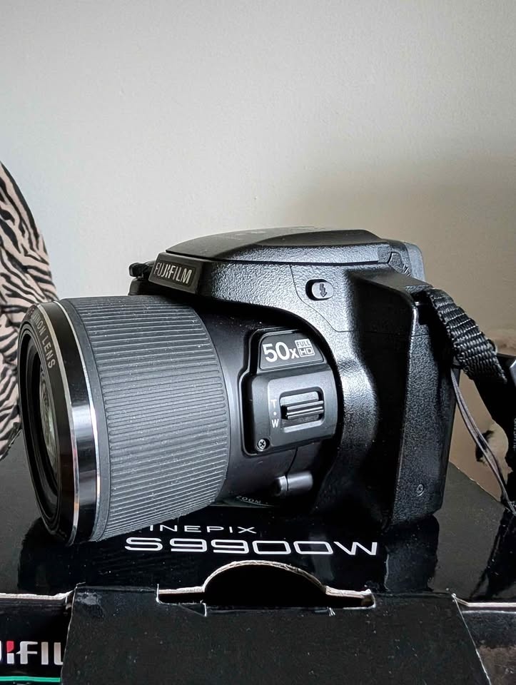 Fujifilm FinePix S9900W 50x Zoom WiFi Camera - photo 2