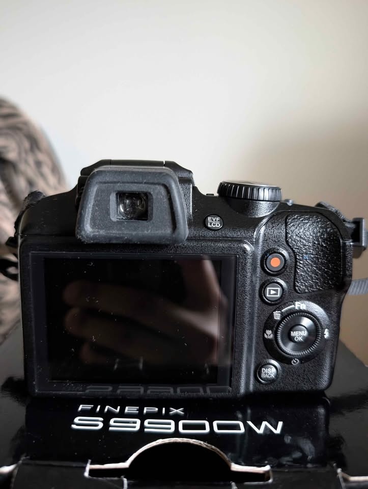 Fujifilm FinePix S9900W 50x Zoom WiFi Camera - photo 4