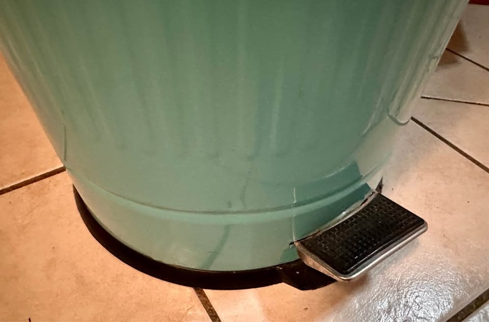 Sweet Step Trash Can – Works Great, Repaired With Wine - photo 3