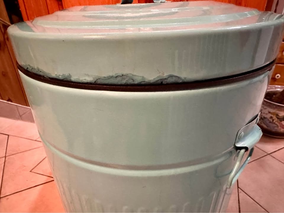 Sweet Step Trash Can – Works Great, Repaired With Wine - photo 5