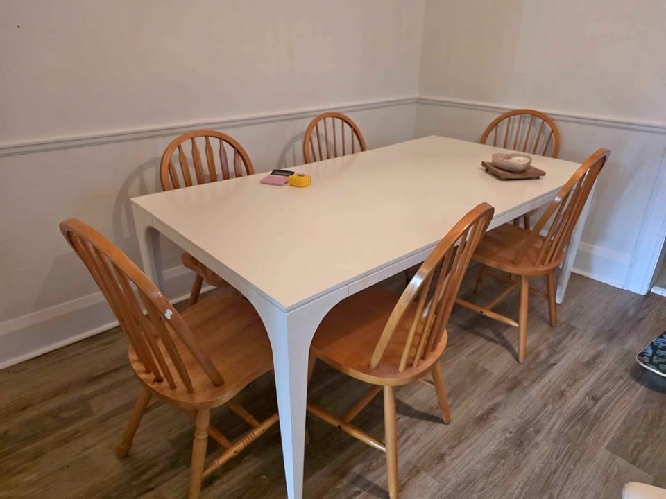 6 Wooden Chairs