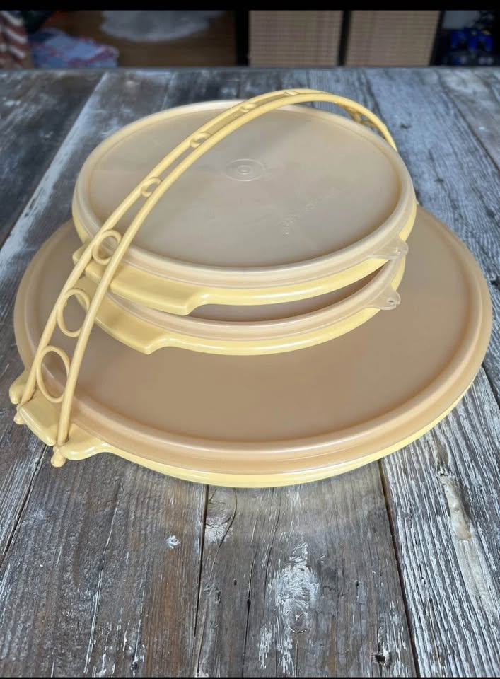 Tupperware Yellow Party Susan Platter Stacker Set - photo 2