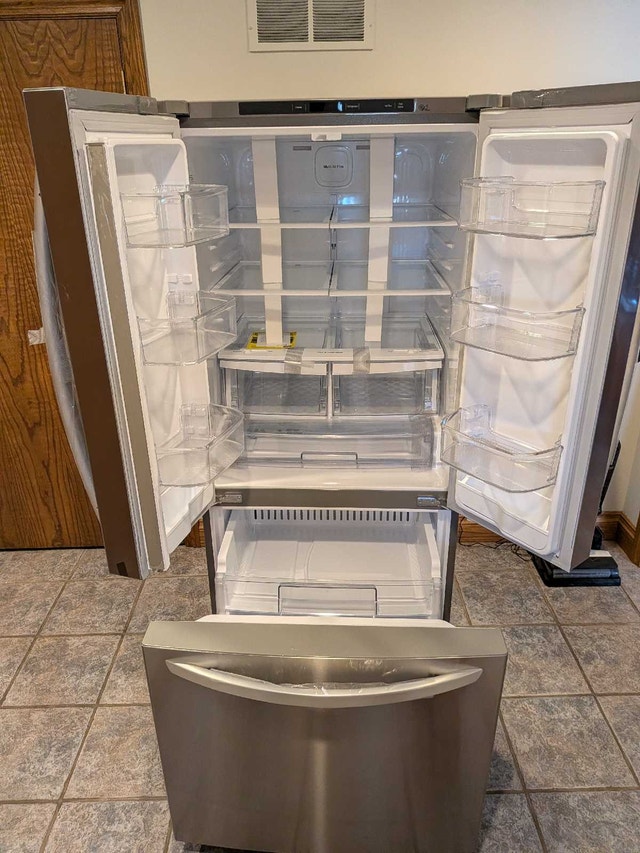 LG LRFNS2200S Brand New Fridge!! - photo 2