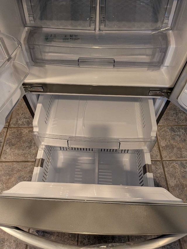 LG LRFNS2200S Brand New Fridge!! - photo 3