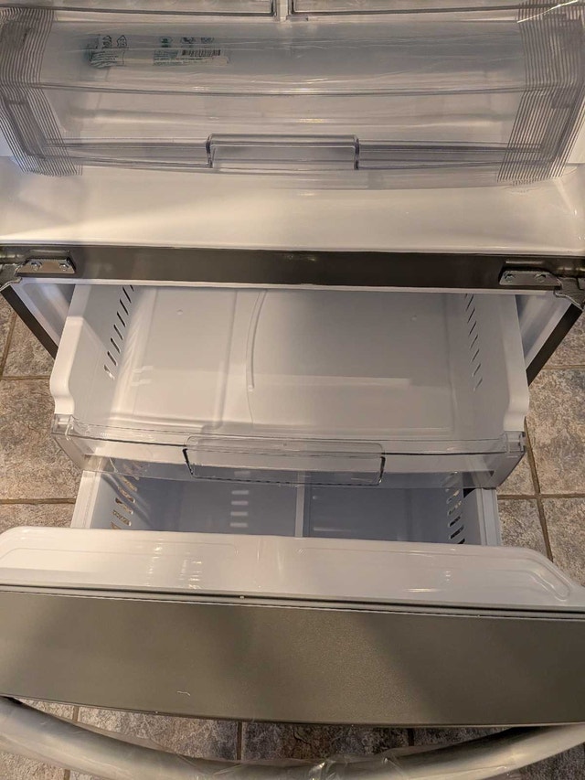 LG LRFNS2200S Brand New Fridge!! - photo 4