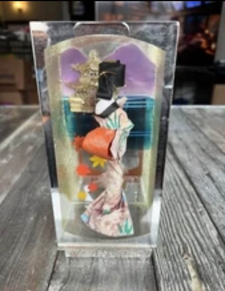 Vtg Izu no odoriko Geisha Doll In Glass Mirror Case - photo 4