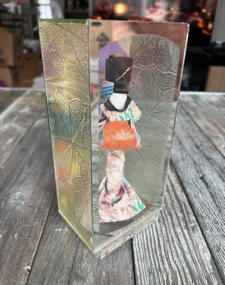 Vtg Izu no odoriko Geisha Doll In Glass Mirror Case - photo 5