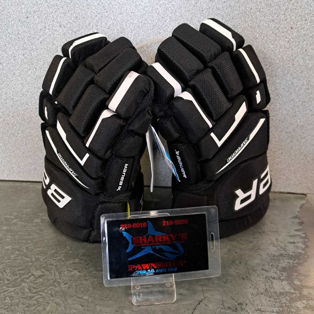 11" BAUER S23 SUPREME M3 HOCKEY GLOVES