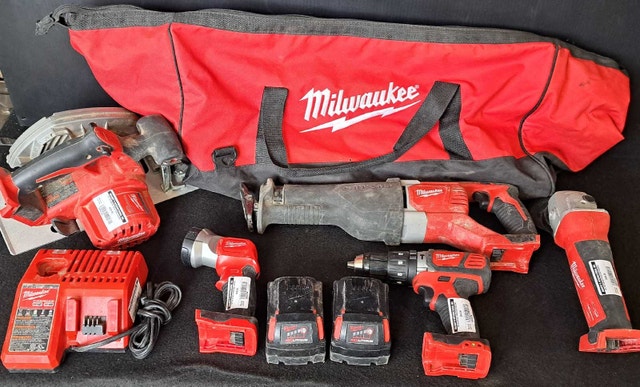 5pc Milwaukee Tool Set (28843726)
