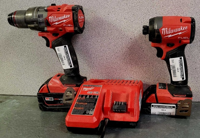 2PC Milwaukee M18 Drill Kit 3697-22CXC (30147184)