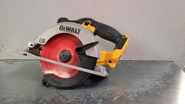 20V Dewalt Circular Saw DCS391 (31901241)