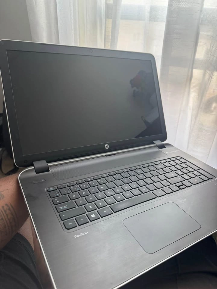 HP Pavilion 17 Laptop - 17.3" i5 / 6GB / 512GB - photo 4