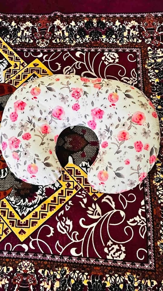 Pregnancy and Nursing Pillow with 3 Covers