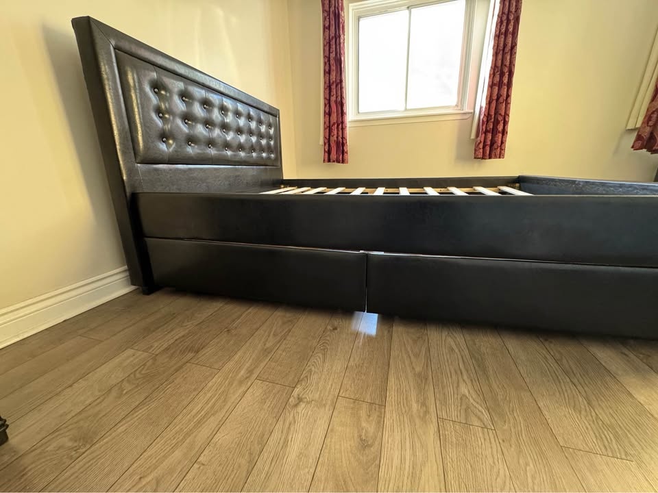 Moving out sale!!! Fancy Queen Size Bed frame - photo 2