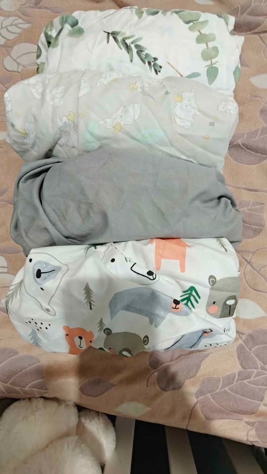 Baby crib with mattress and covers - photo 2