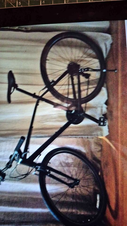 Medium/Large Black Aluminum 21-Speed Bike - Excellent Condition